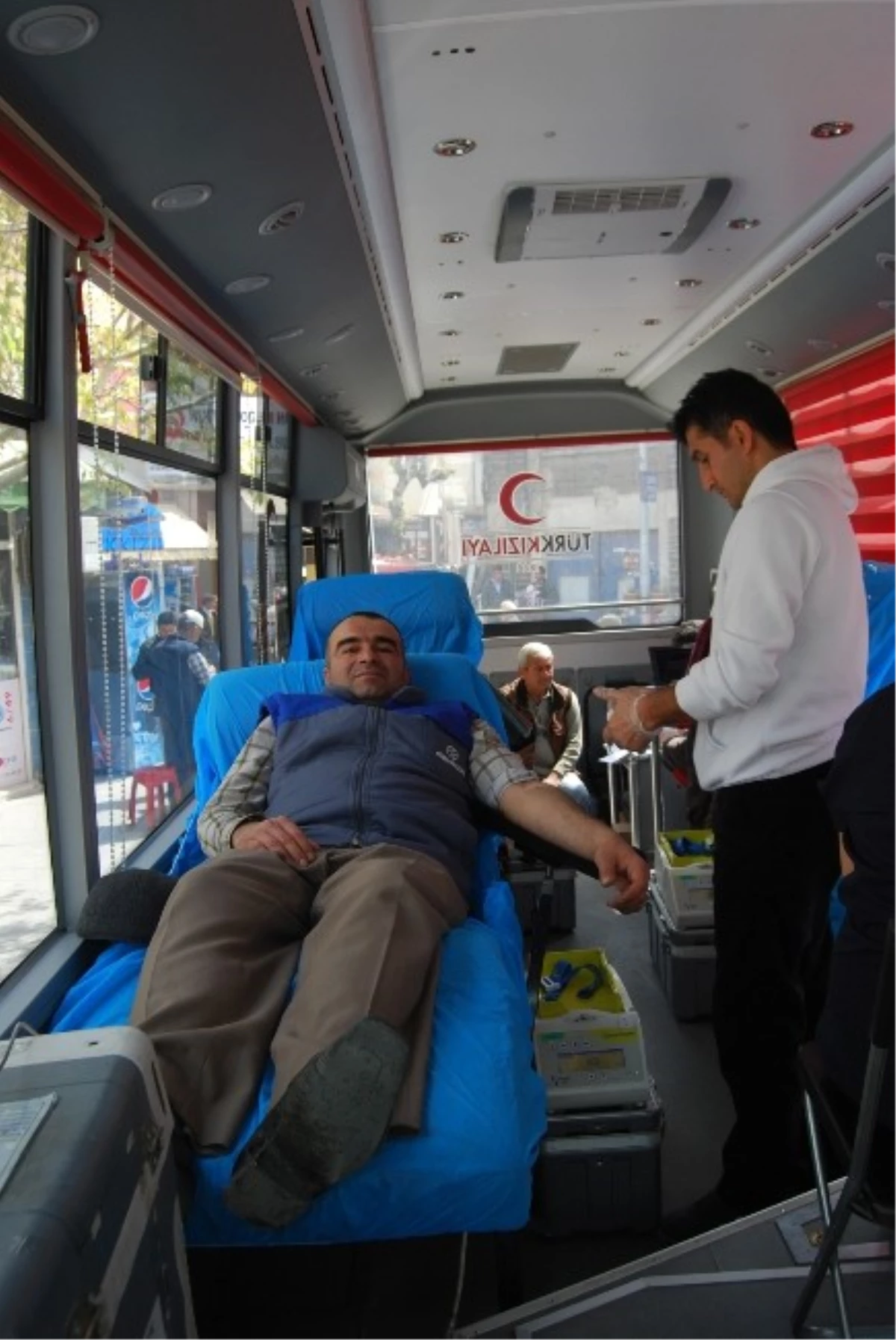 Kızılay Kula\'da Kan Bağışı Bekliyor