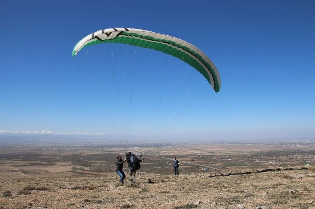 Niğde\'de Yamaç Paraşütü Büyük İlgi Gördü