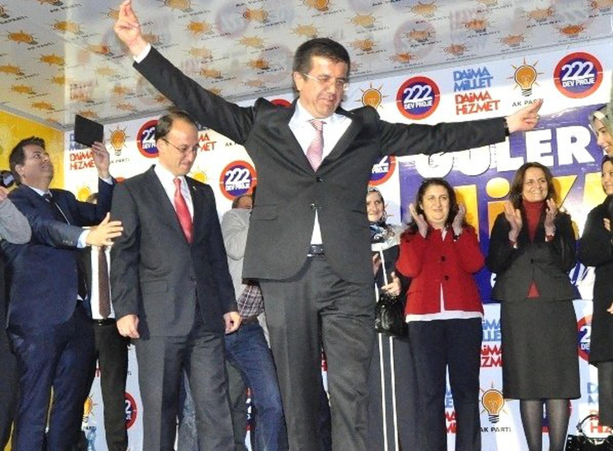 Oğul Zeybekci de Babası Gibi \'Zeybek\' Oynadı