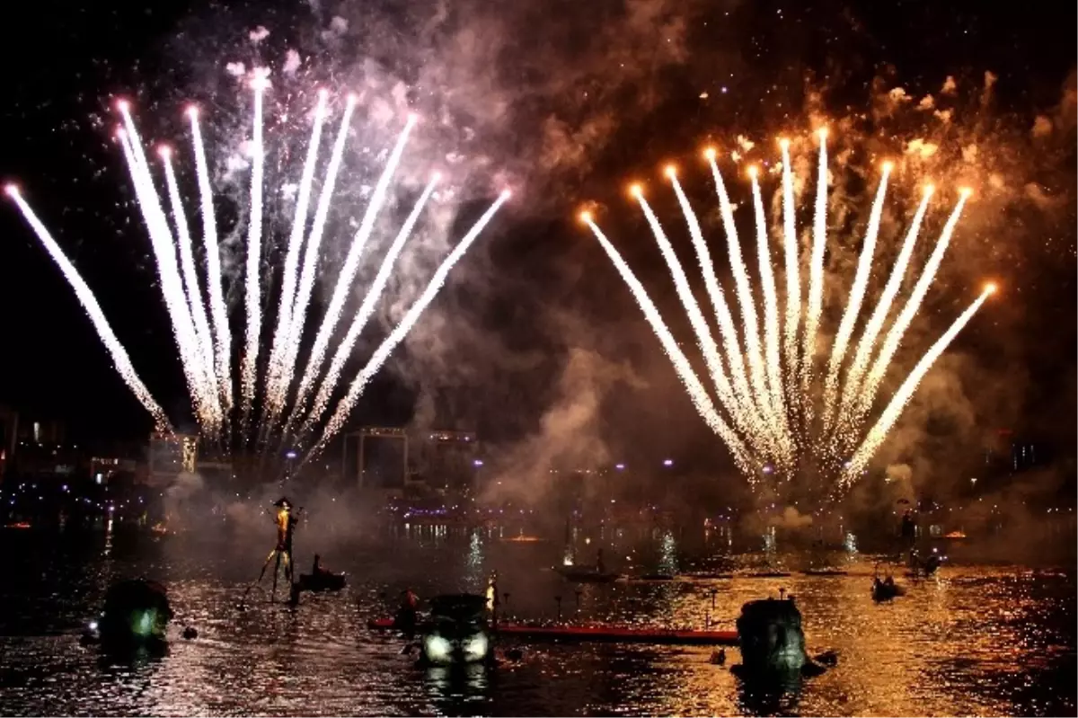 Adana Tiyatro Festivali\'nden Muhteşem Açılış