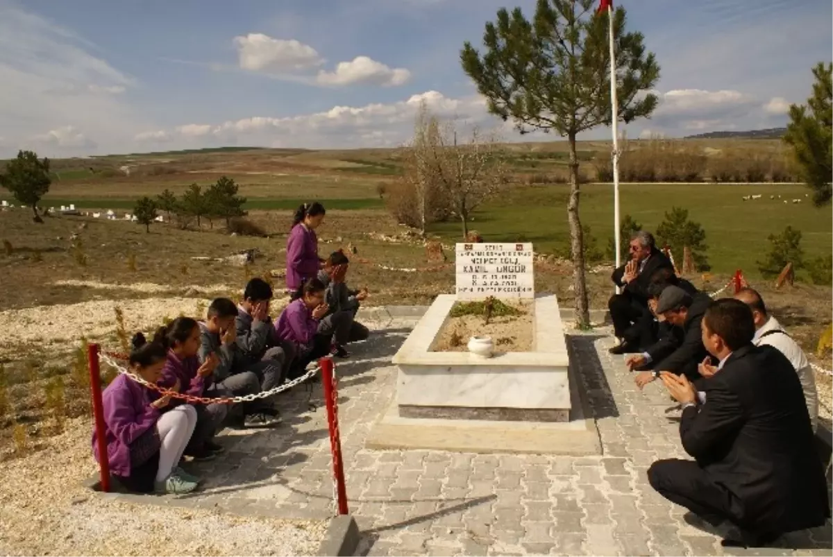 Şehit Düştüğü Günü Unutmadılar