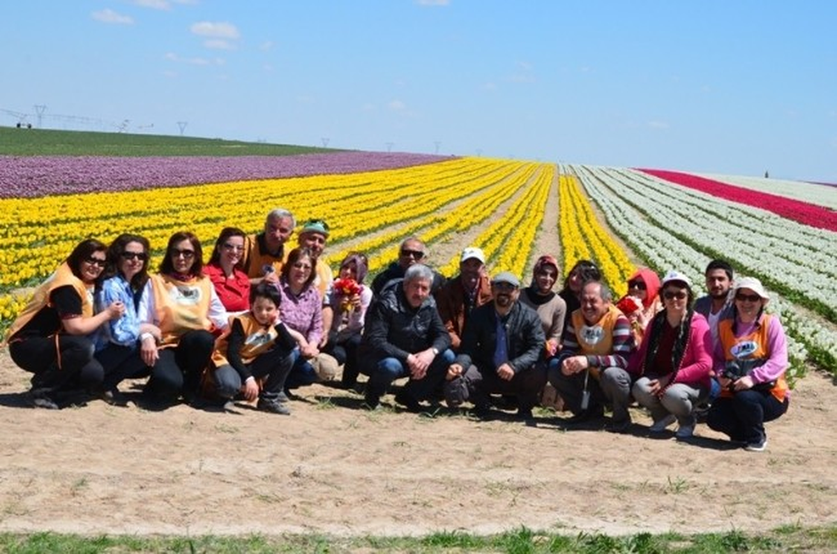 Tema Karaman İl Temsilciliği Üyeleri Konya\'da Lale Üretim Tesisini Gezdi
