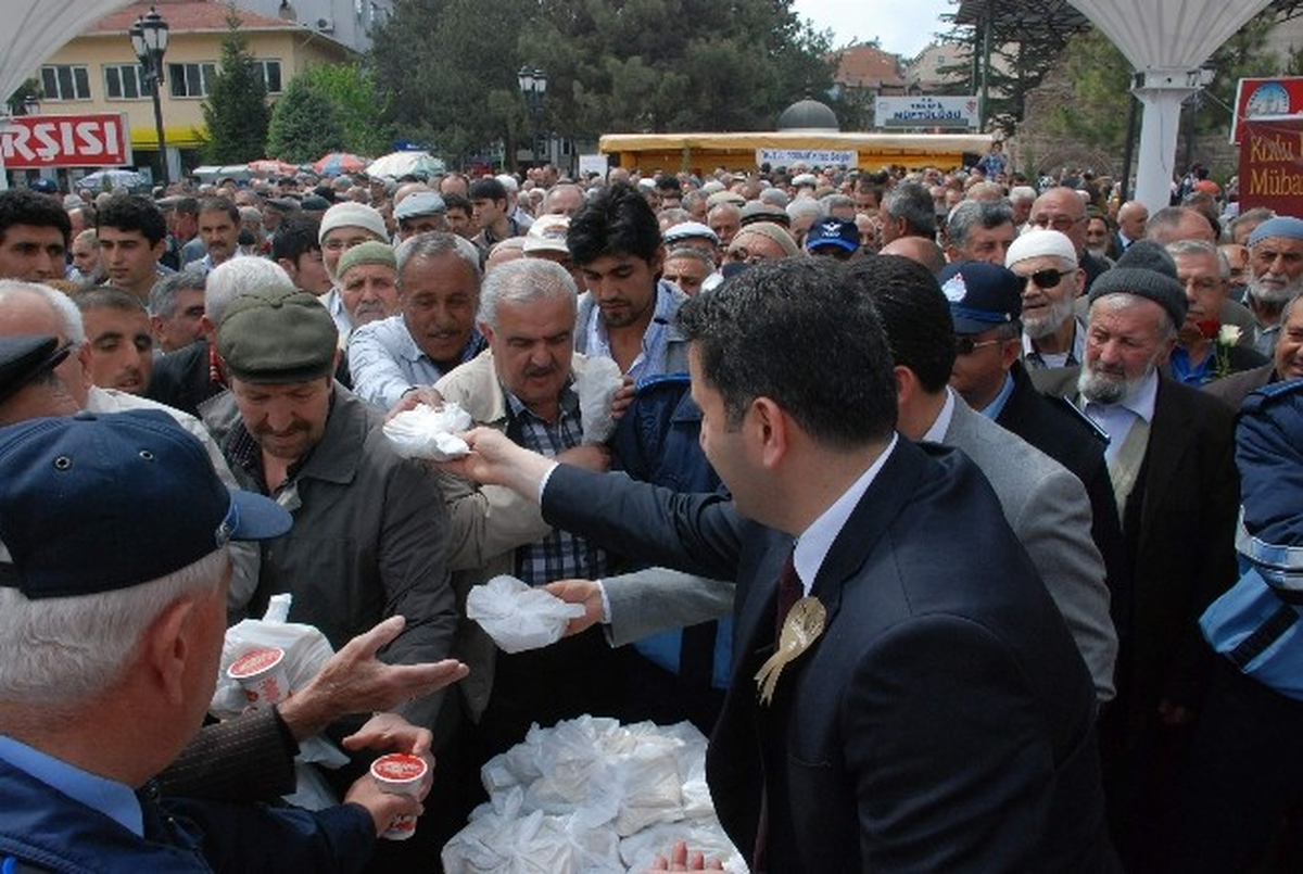 Tokat\'ta 5 Bin Kişiye Helva İkram Edildi
