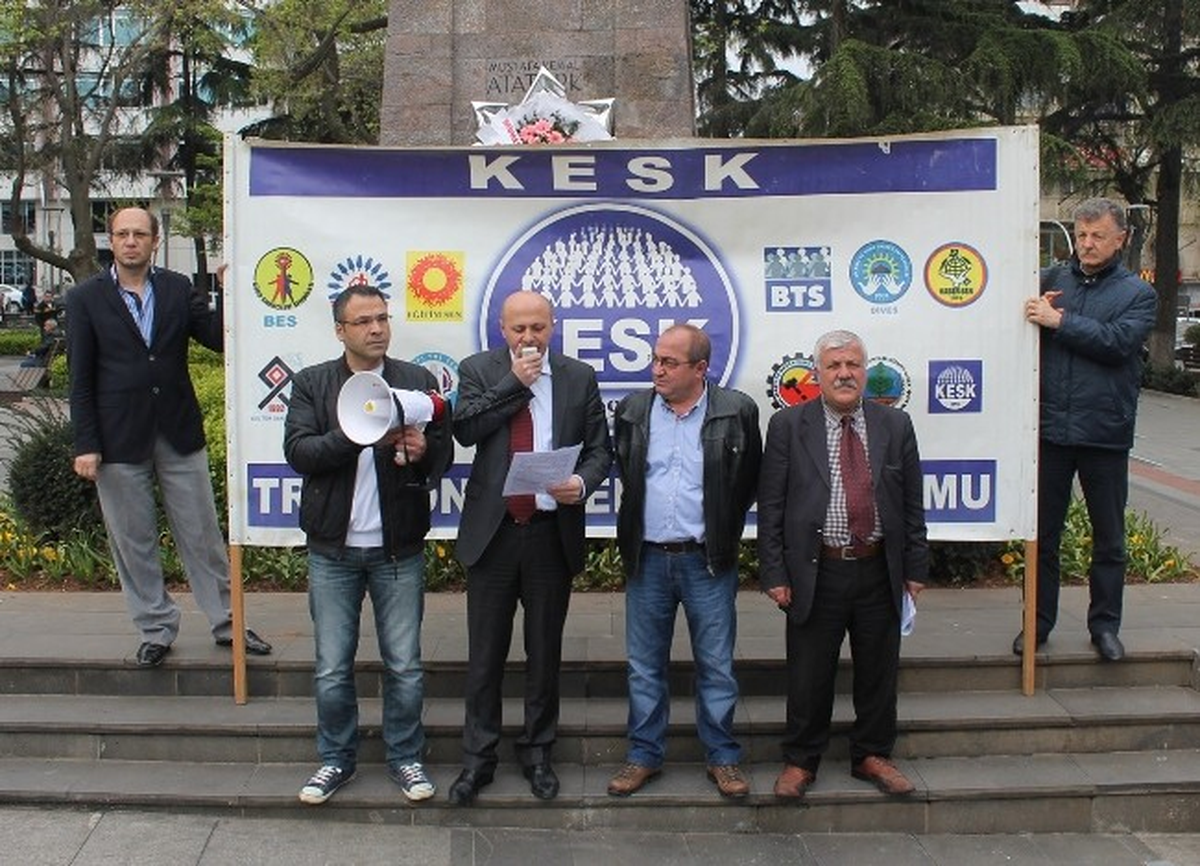 Trabzon\'da KESK Üyesi Altı Kişi Maaş Bordrolarını Yaktı