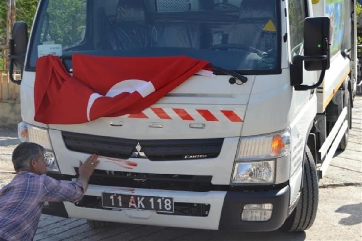 Vezirhan Belediyesi\'ne Bakanlık Tarafından Yeni Çöp Aracı Hibe Edildi