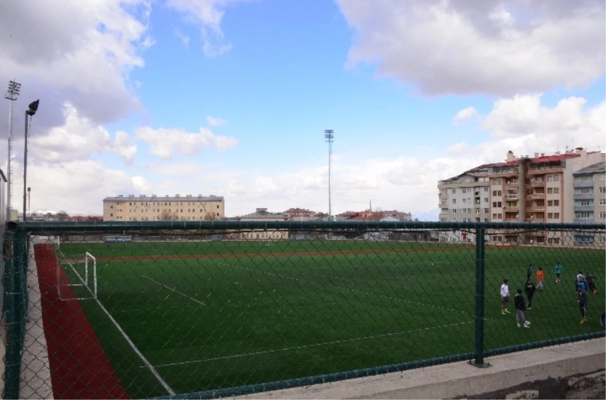 3 Temmuz Stadı Aydınlandı