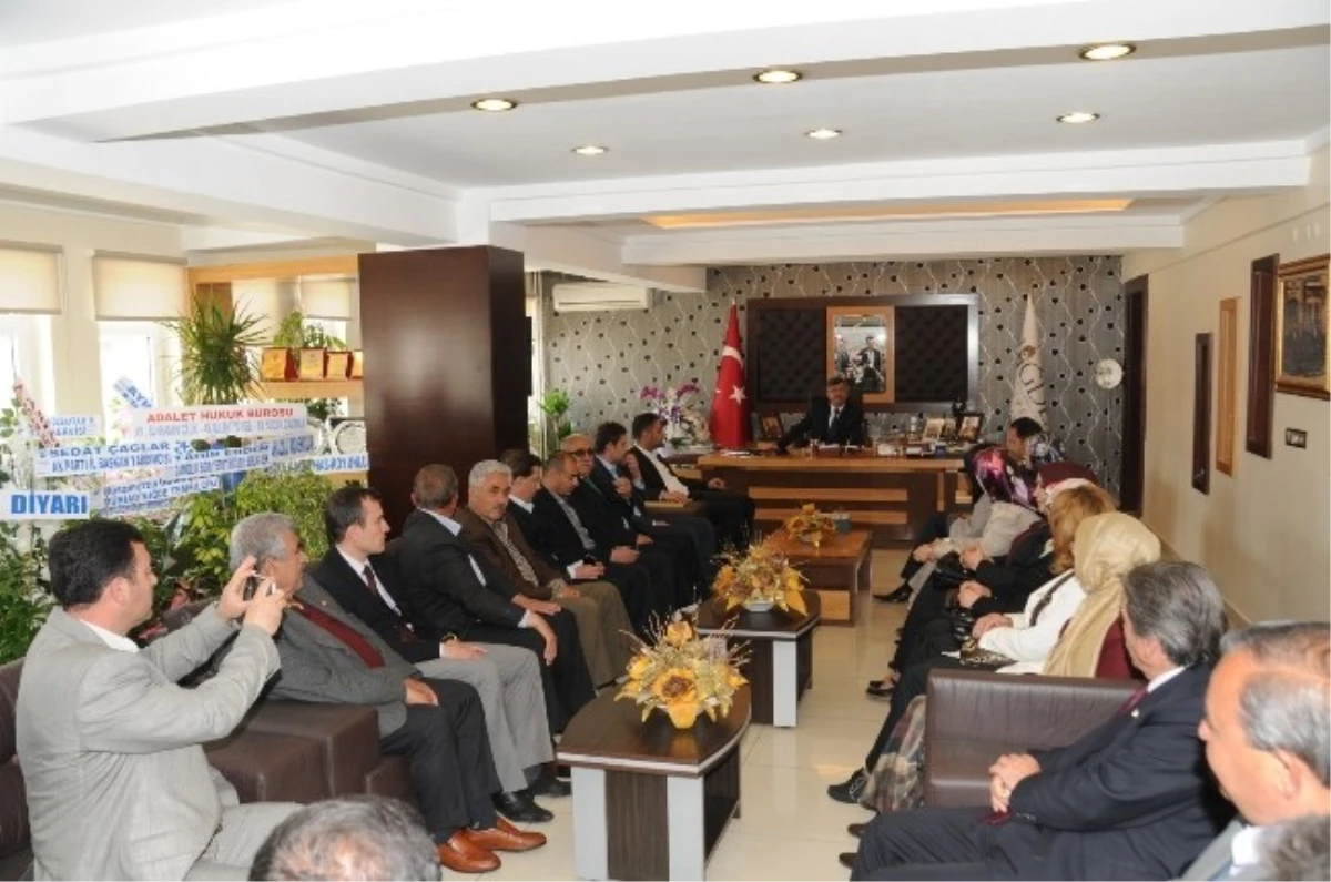 AK Parti İl Teşkilatından Belediye Başkanı Akdoğan\'a Ziyaret