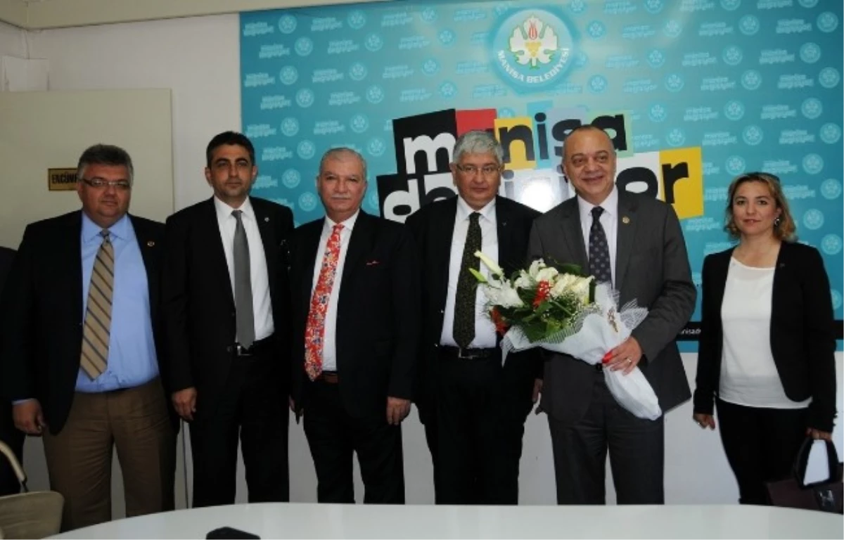 Akhisar MHP Teşkilatından Başkan Ergün\'e Tebrik