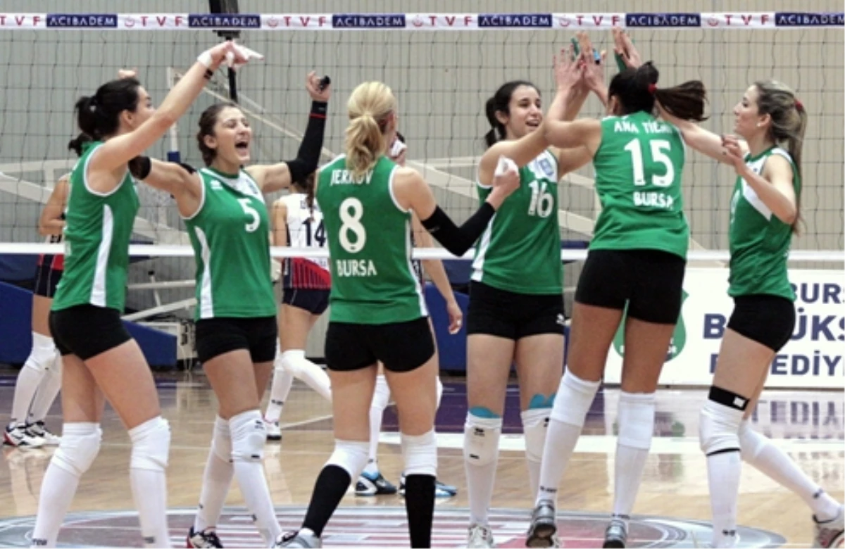 Bursa Büyükşehir Voleybol Takımına Yemek