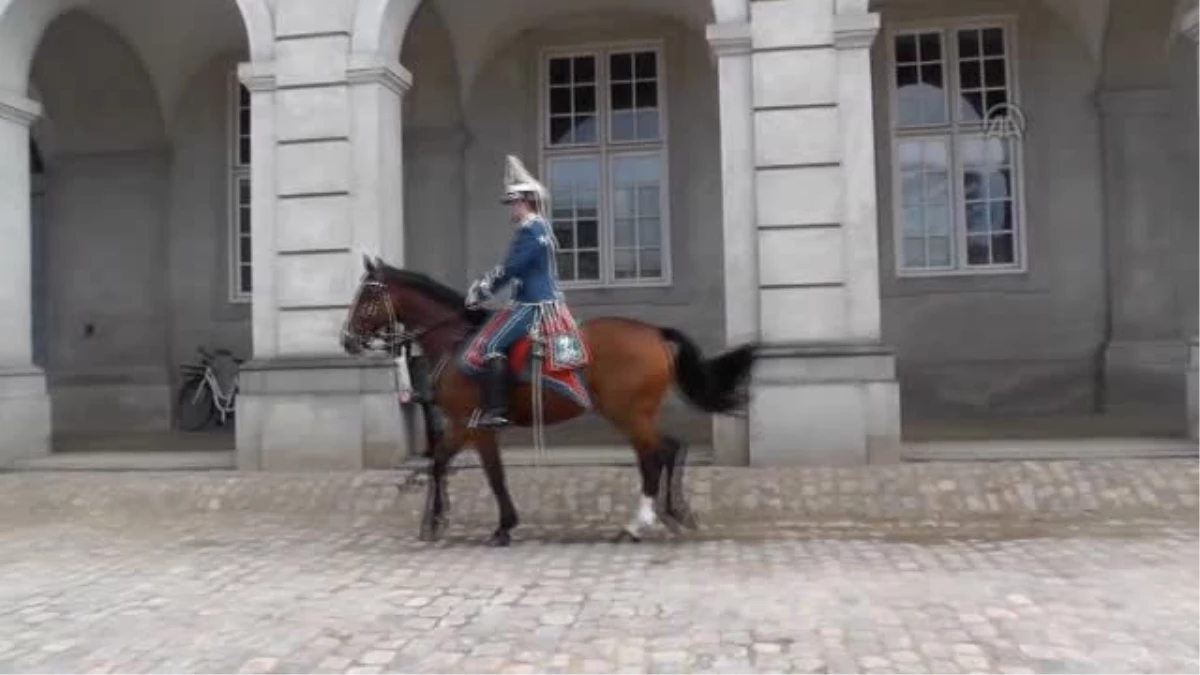 Danimarka\'nın 400 Yıllık Atlı Eskortları Şov Yaptı