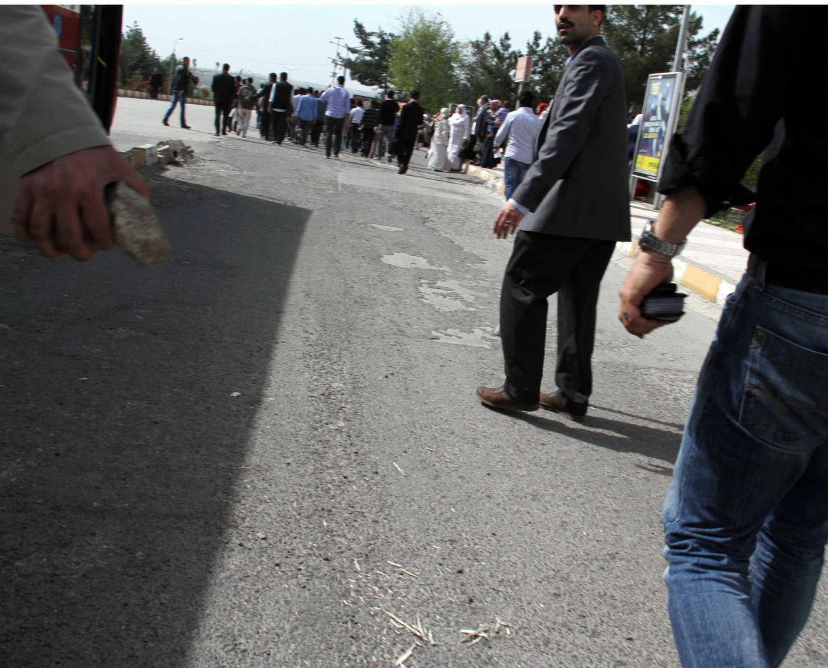 Dicle Üniversitesi\'nde Karşıt Görüşlü Öğrenciler Kavga Etti