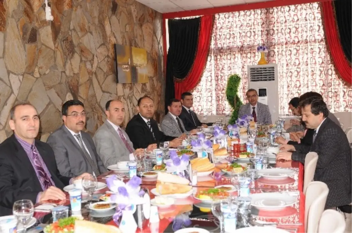 Doç. Dr. Murat Oduncuoğlu\'na Veda Yemeği