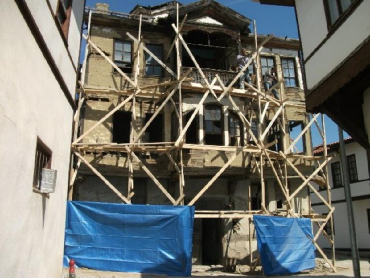 Fenerli Ev\'in Restorasyonu Başladı