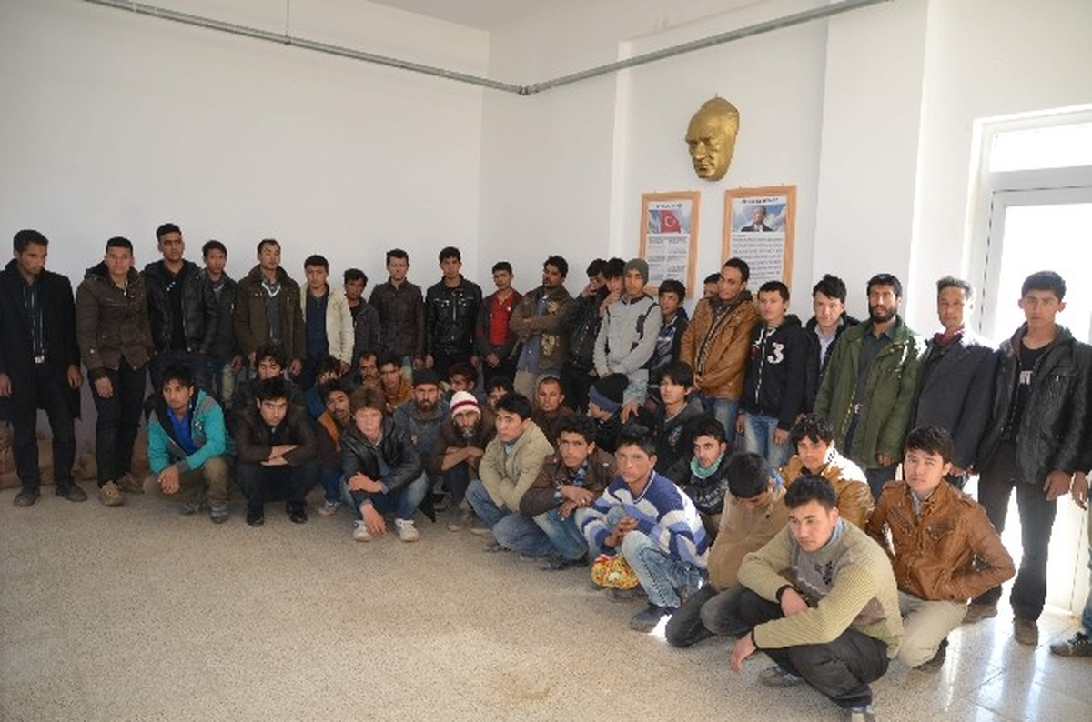 Hakkari\'de 53 Kaçak Şahıs Yakalandı