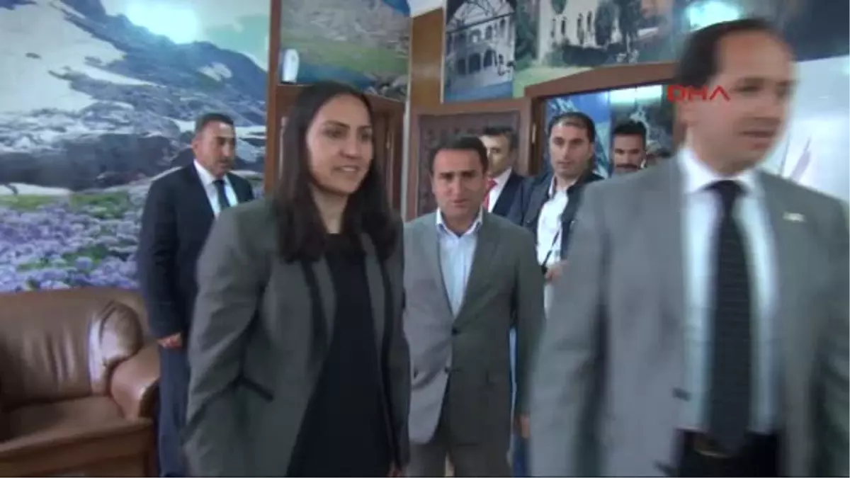 Hakkari Valisi, BDP\'li Kadın Başkanı Ziyaret Etti
