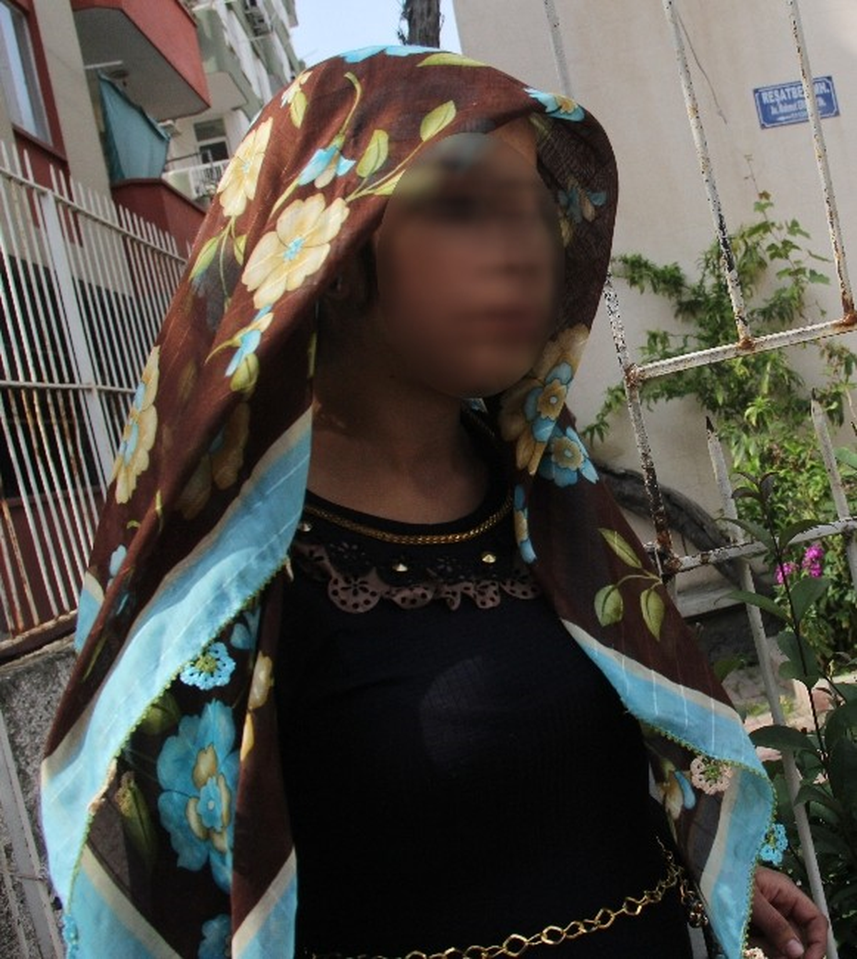 16 Yaşındaki Çocuk Geline, Koca Dayağı