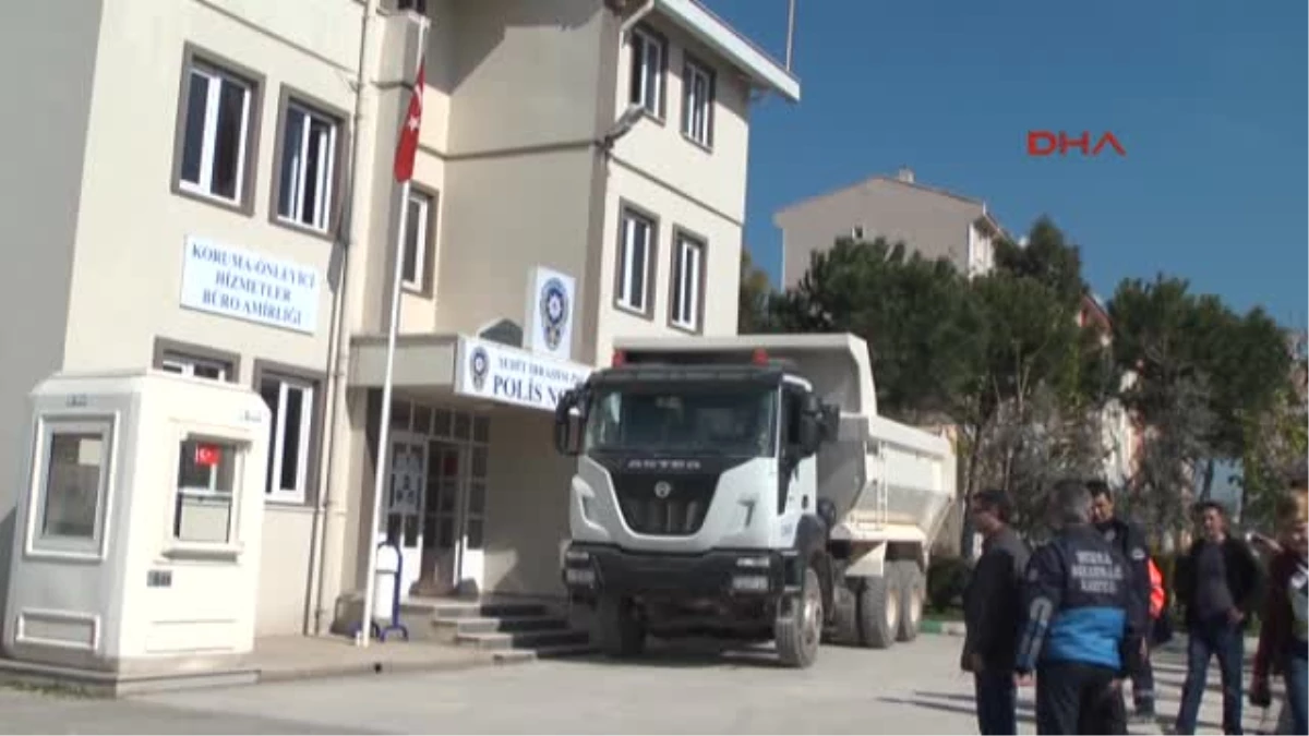 Kaçak Sigaraları Dozerle Ezdiler, Yakıp Küle Çevirdiler