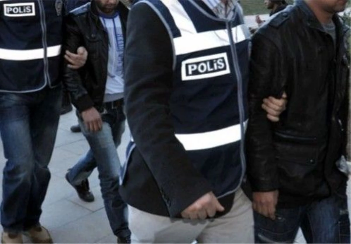 Antalya\'da Kredi Kartı Hırsızları Polise Yakalandı