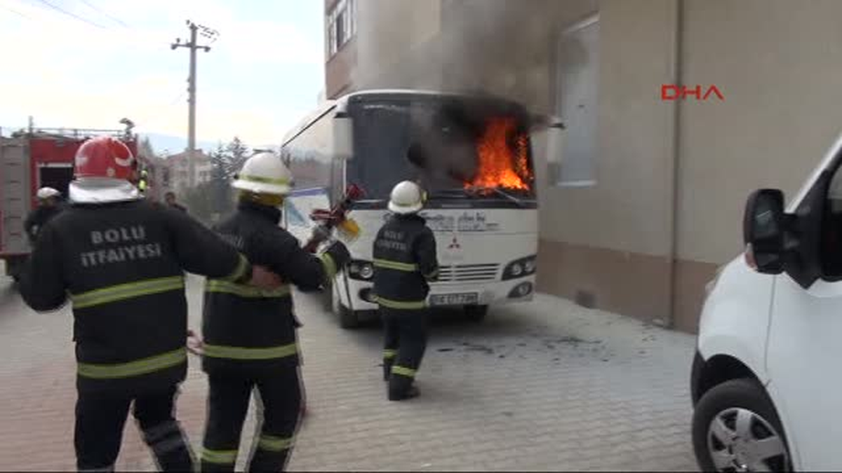 Bolu\'da Minibüs Alev Alev Yandı