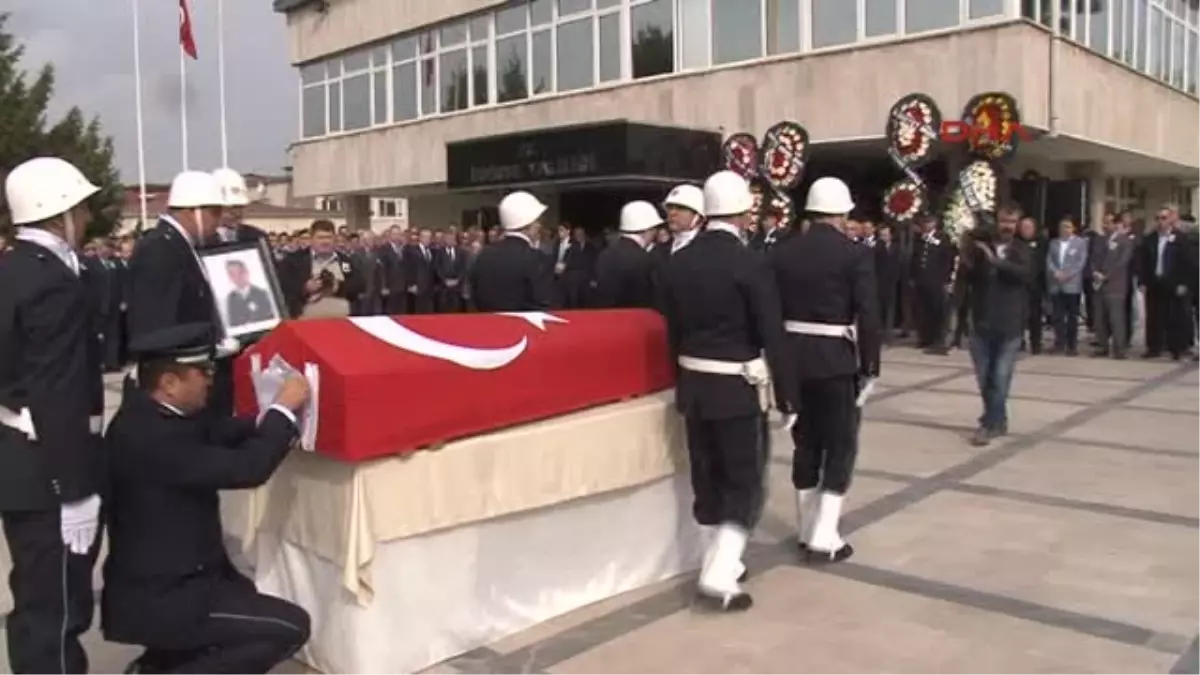 Şehit Eşini Polis Selamıyla Uğurladı Güle Güle Gözümün Nuru