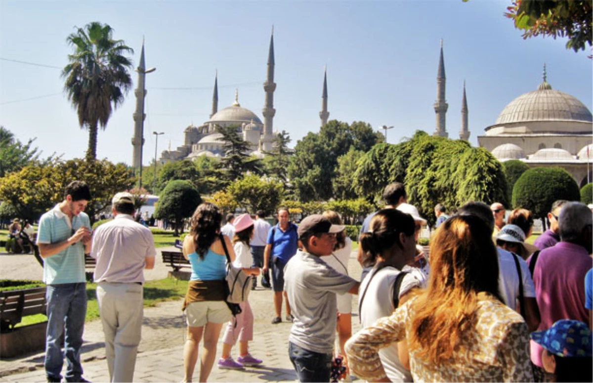 Turistler İstanbul\'da Kendini Güvende Hissediyor