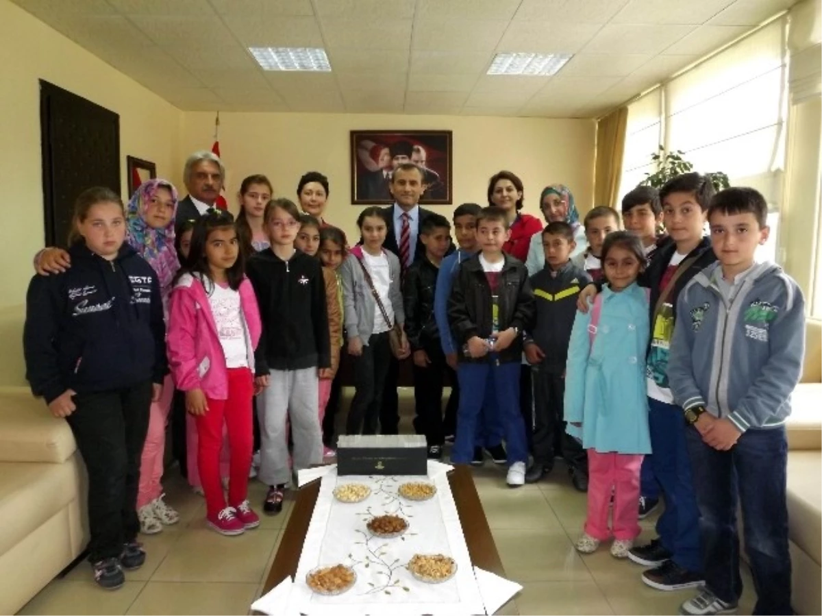 Yetim ve Öksüz Öğrenciler Gaziantep\'e Uğurlandı