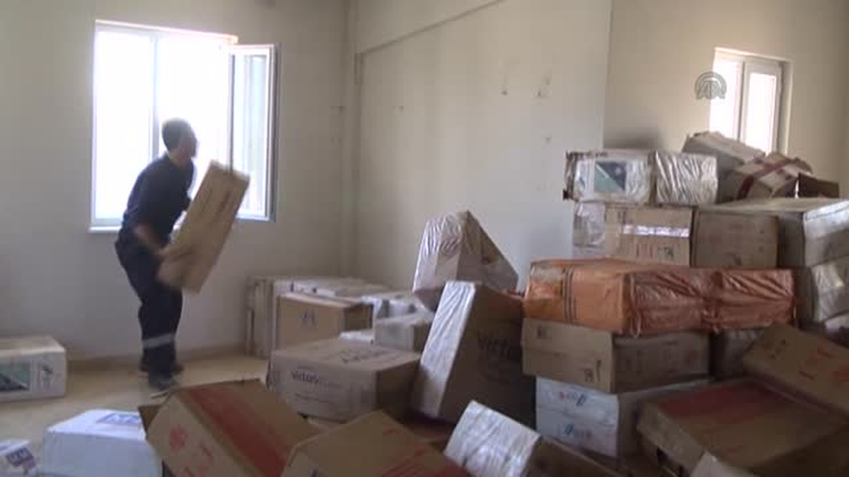 Yüz binlerce paket kaçak sigara kül oldu -