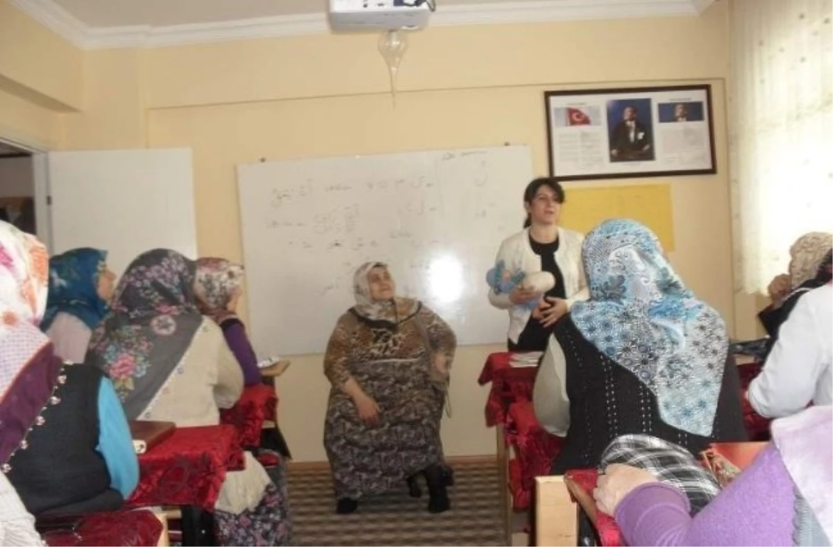 Amasya\'da Kadınlara Anne Sütü ve Aile Planlaması Eğitimi