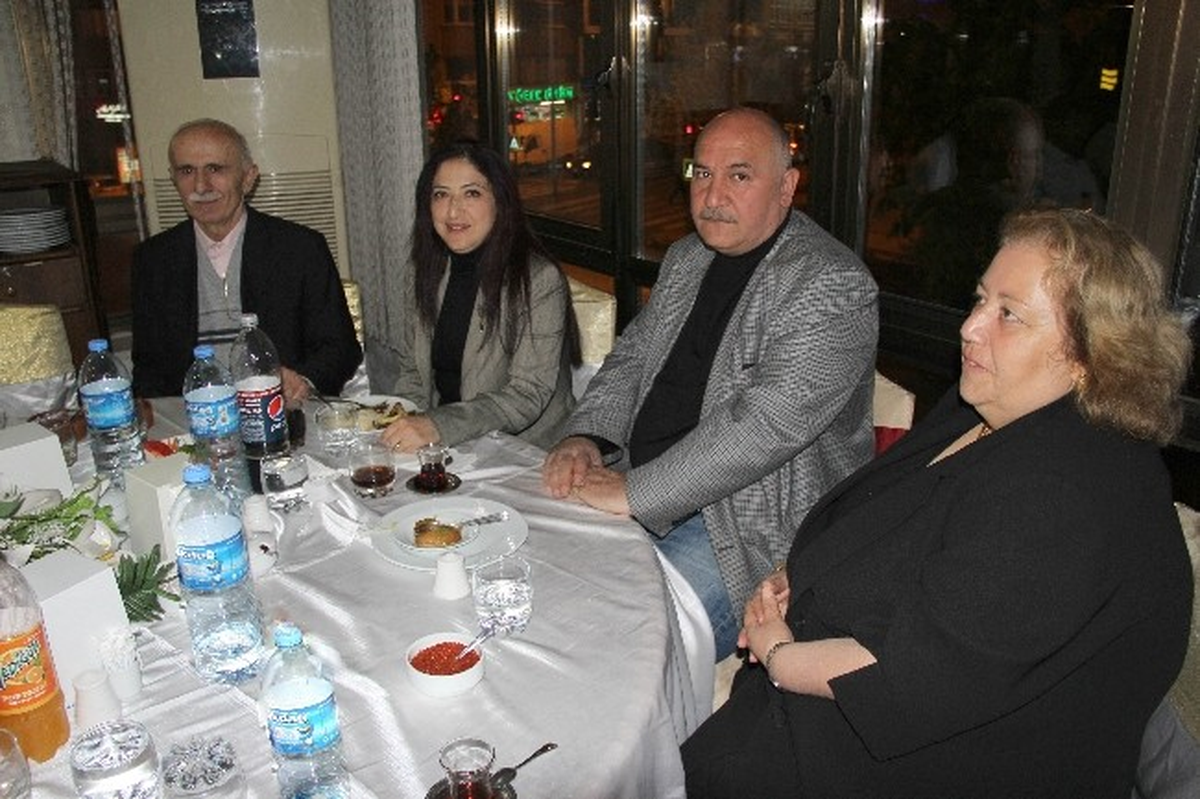 Bayan Muhtardan Azalara Teşekkür Yemeği