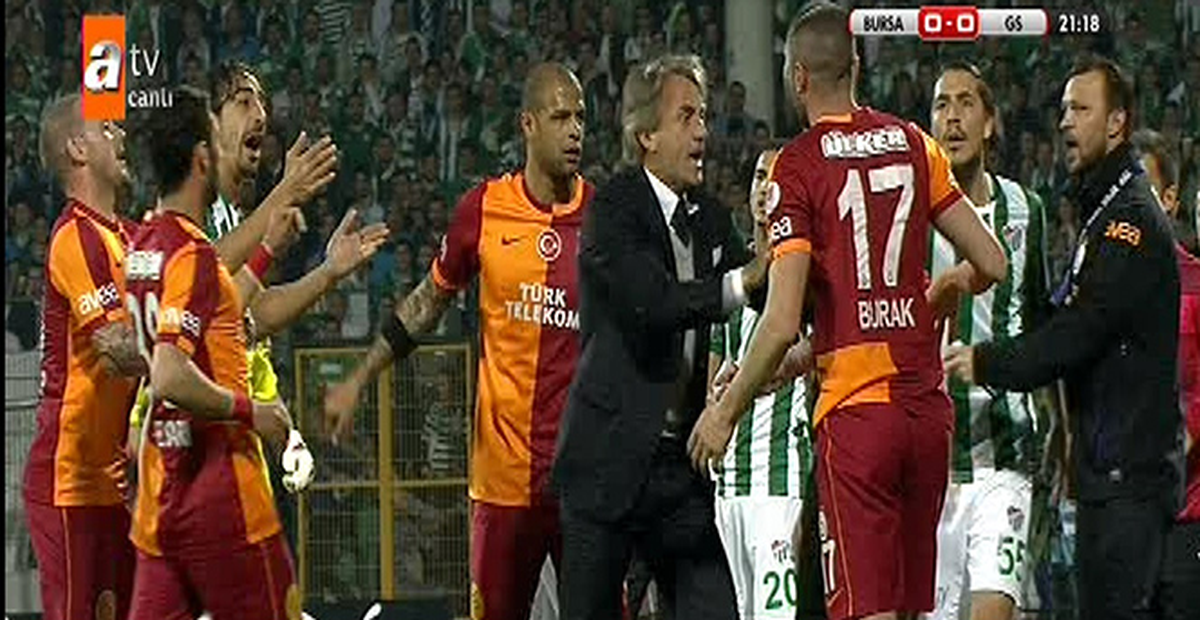 Bursaspor - Galatasaray Maçında Gerginlik