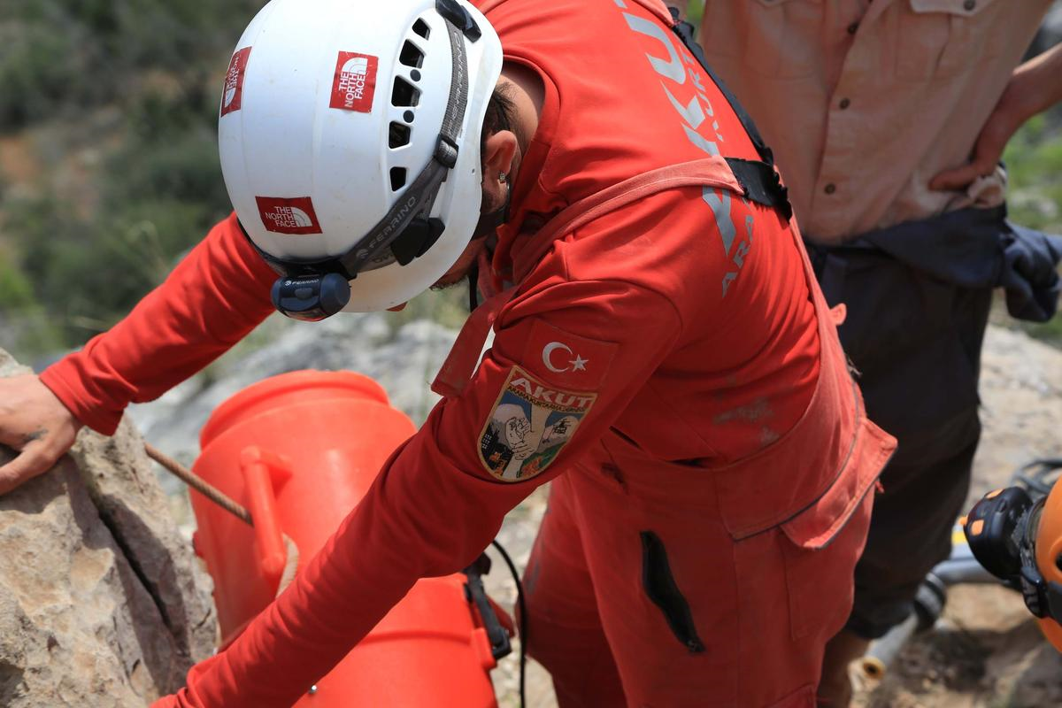 Define Aramak İçin Girdiği Mağarada Kaybolan Kişiyi Kurtarma Çalışmaları