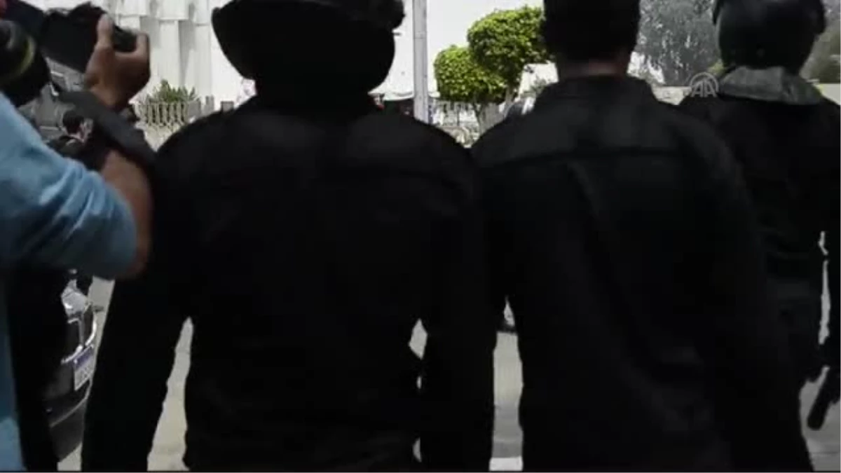 Ezher Üniversitesi'nde polis müdahalesi -