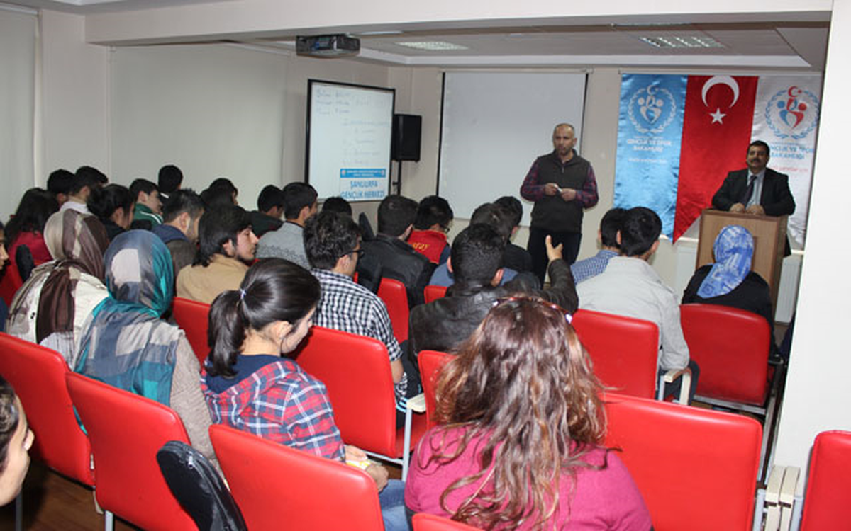 Şanlıurfa\'da Gençlere Yönelik Sivil Savunma Semineri Verildi