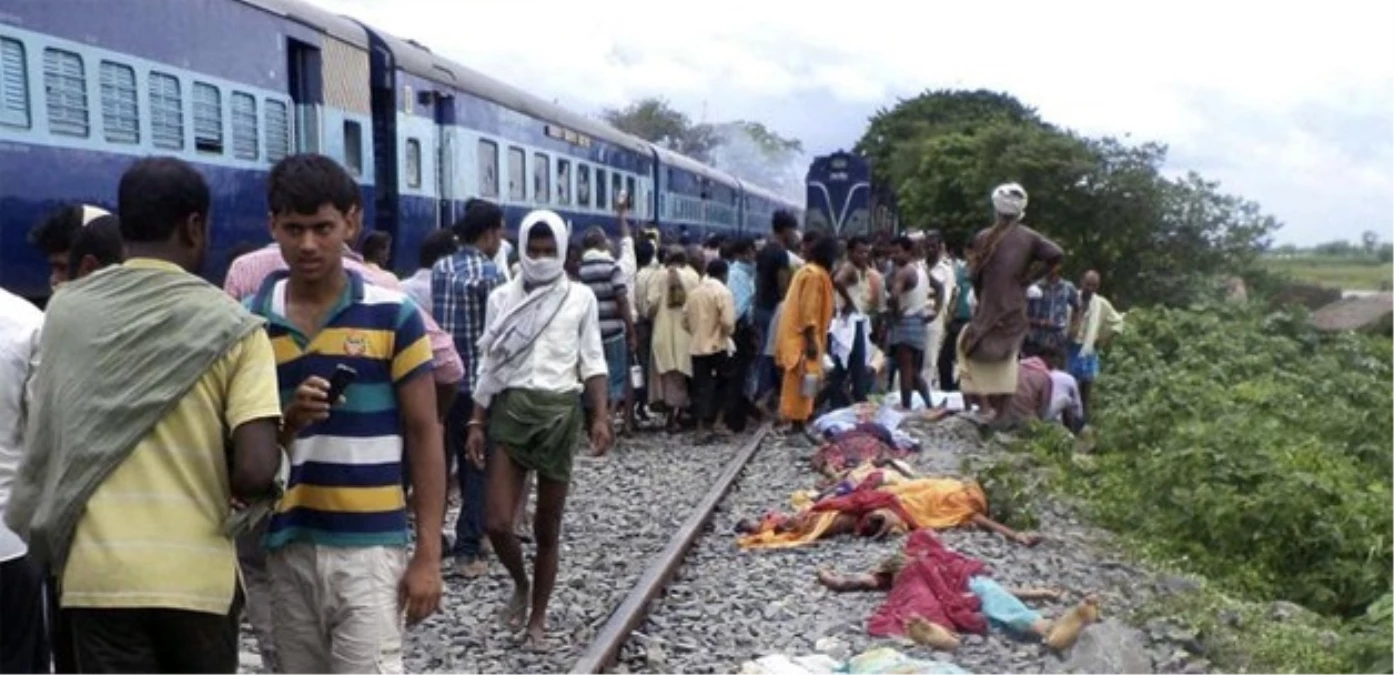 Hindistan\'da Tren Kazası