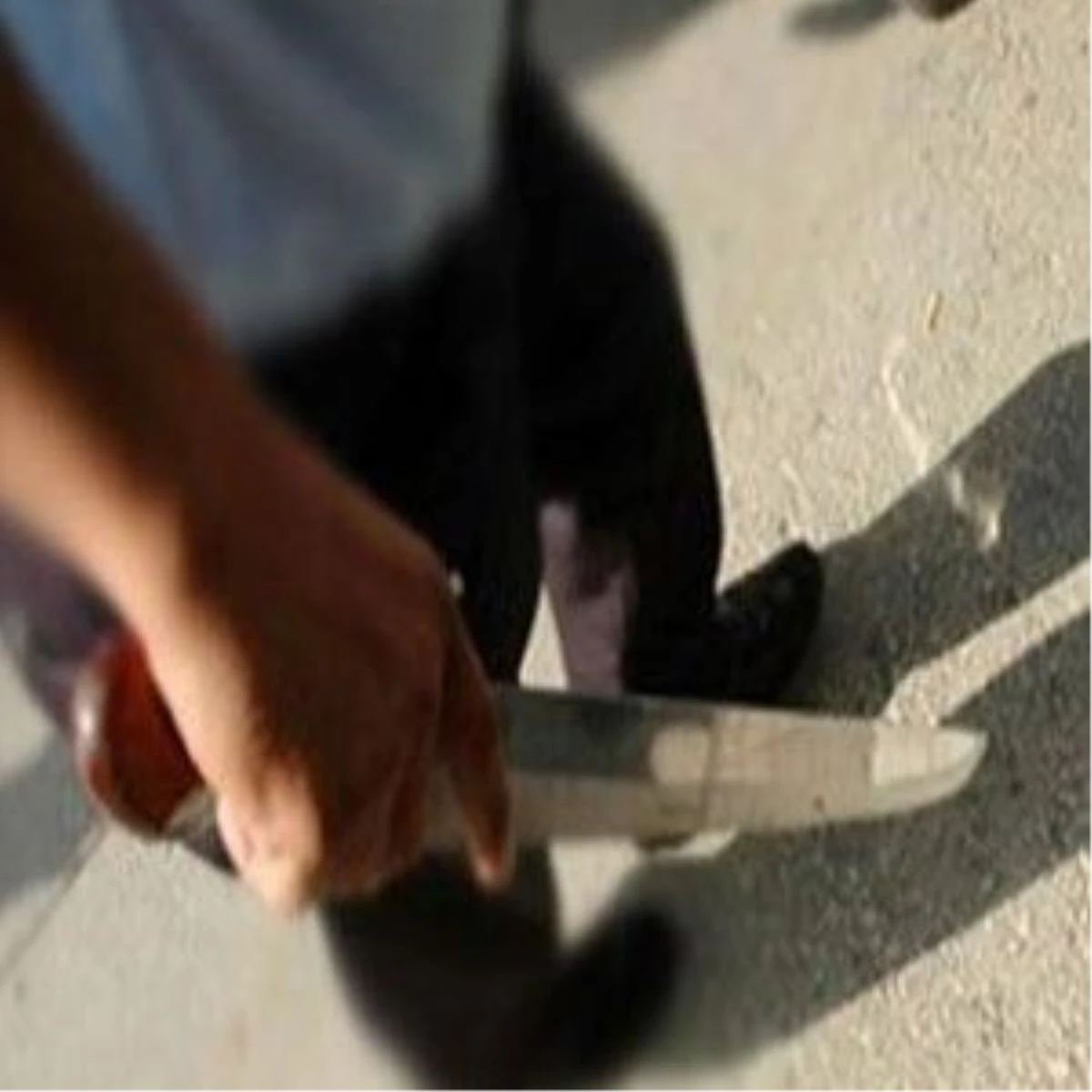 İzmir\'de "Bıçak Tehdidiyle" Kadınların Çantasının Alınması