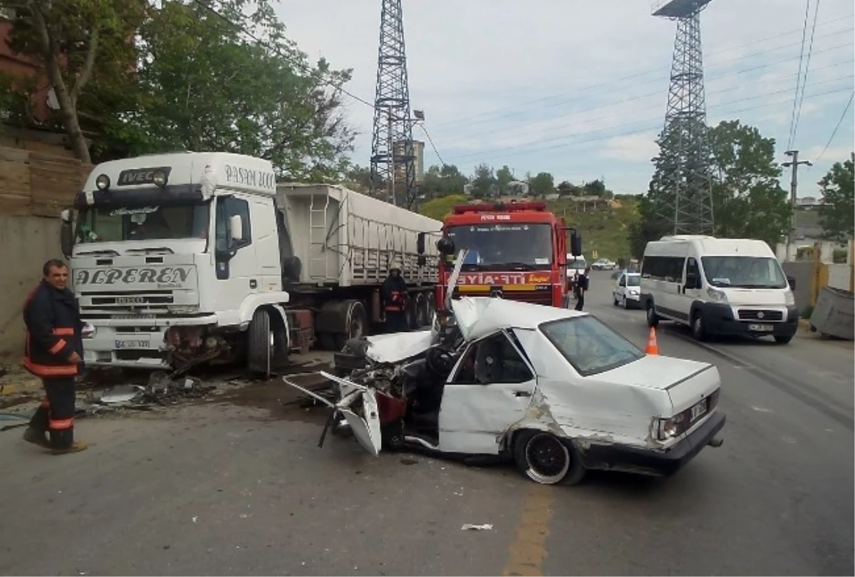 Kontrolden Çıkan Otomobil Park Halindeki Araçlara Çarptı: 1 Yaralı