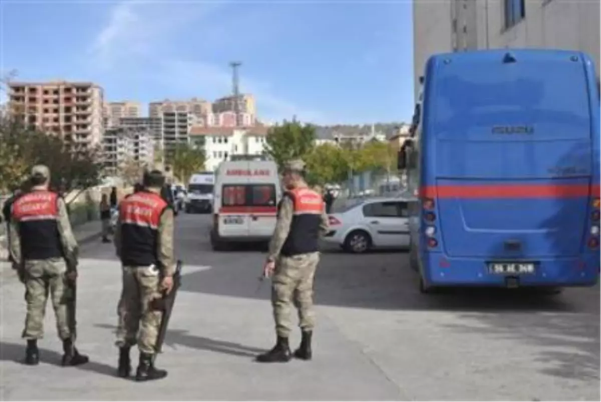 Zonguldak\'ta Mahkum İki Gardiyanı Yaraladı