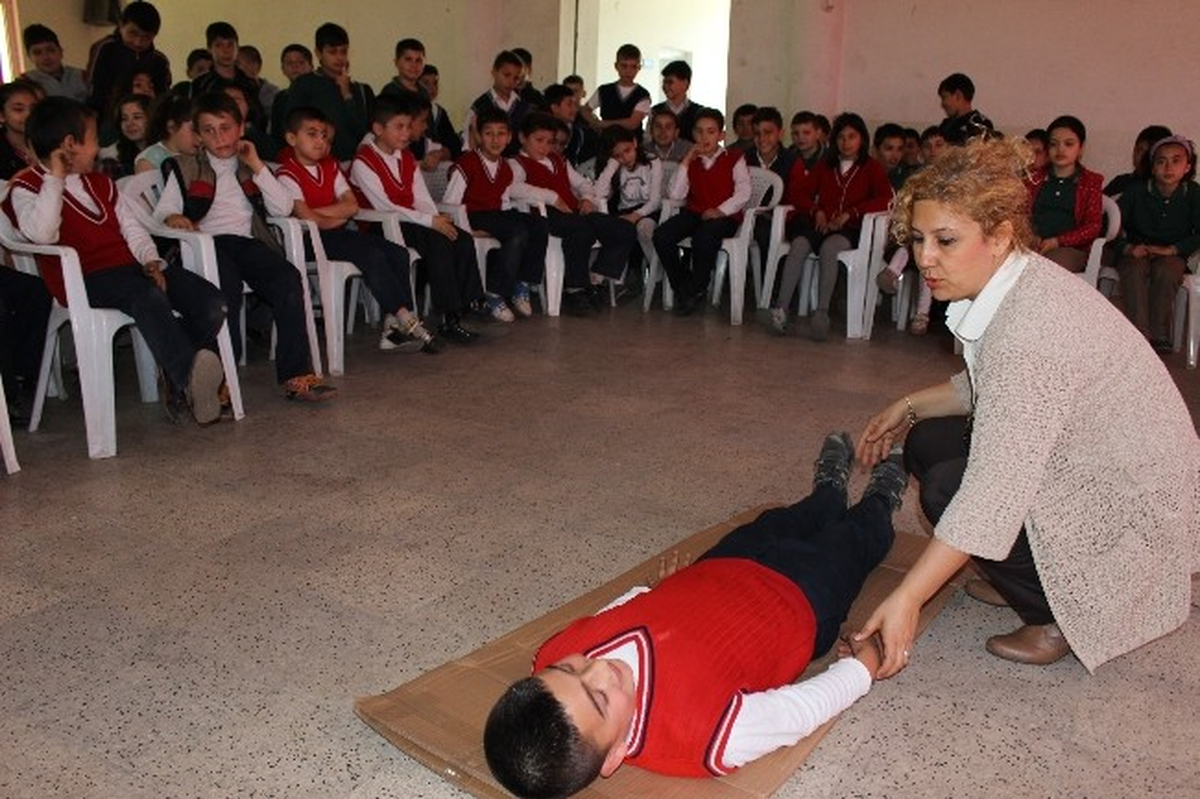 Minik Öğrencilere İlk Yardım Eğitimi Verildi