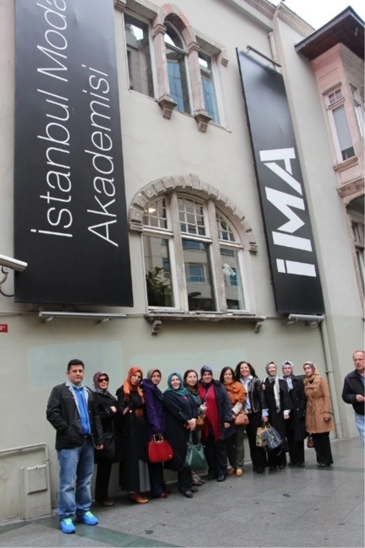 Öğretim Görevlileri İstanbul\'da Moda Seminerine Katıldı