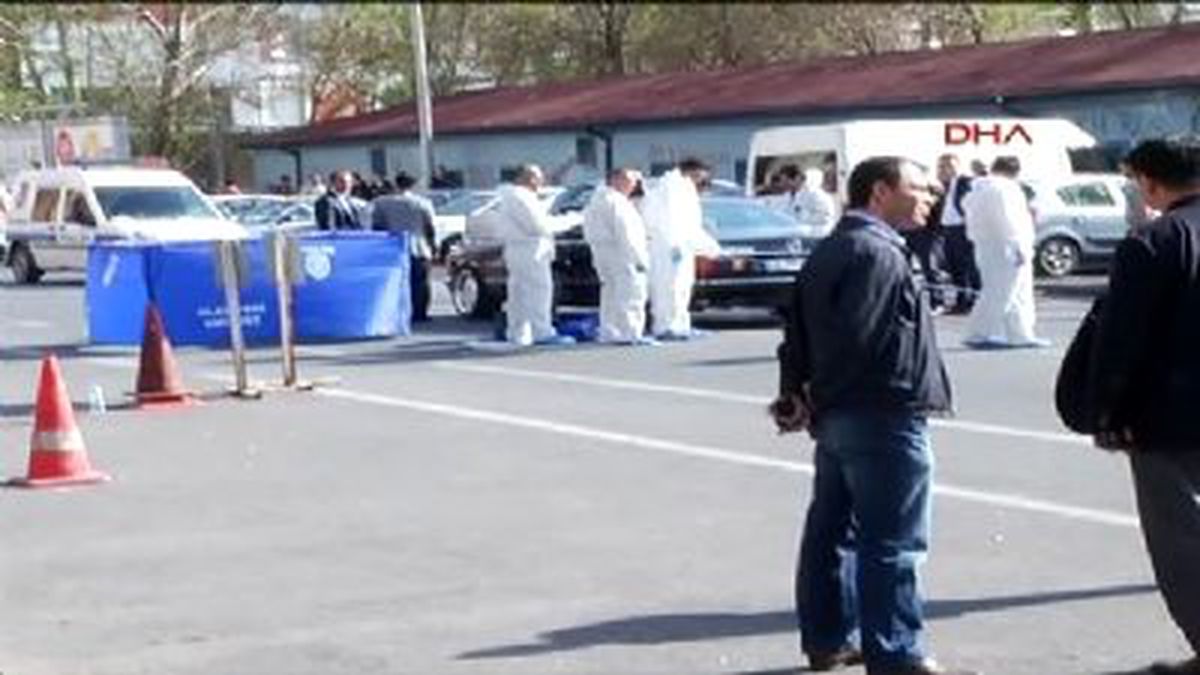 Otomobilinde Kurşunlanarak Öldürüldü