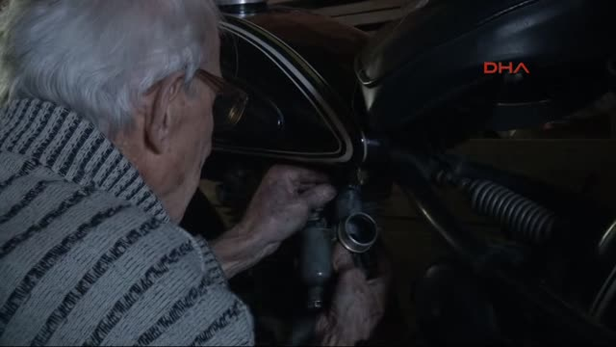 Satmaya Kıyamadığı Motosikletlerini 34 Yıldır Evinde Koruyor