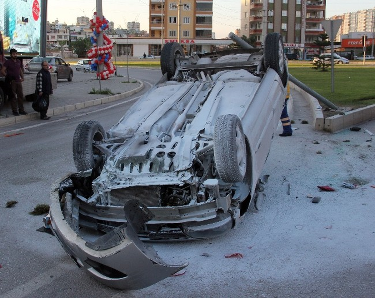 Takla Atıp Yanan Otomobilden Sağ Çıktılar