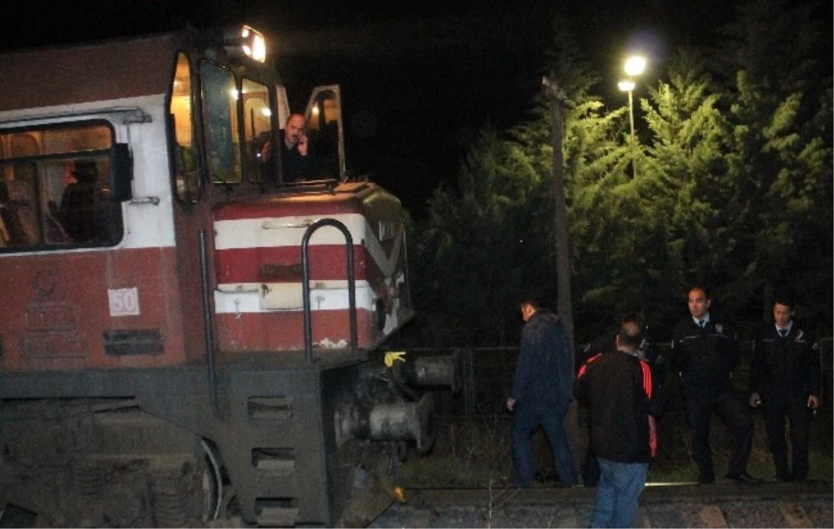 Elazığ\'da Tren Yayalara Çarptı: 2 Yaralı