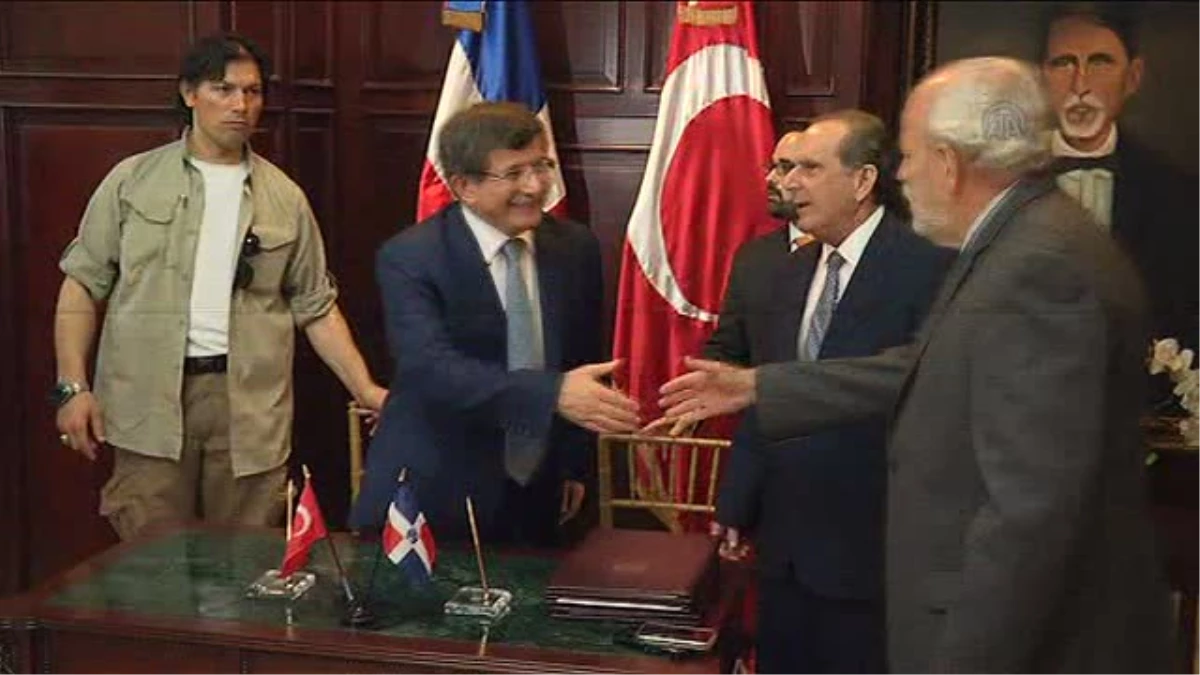 Türkiye-Dominik Cumhuriyeti arasında karşılıklı imzalar -