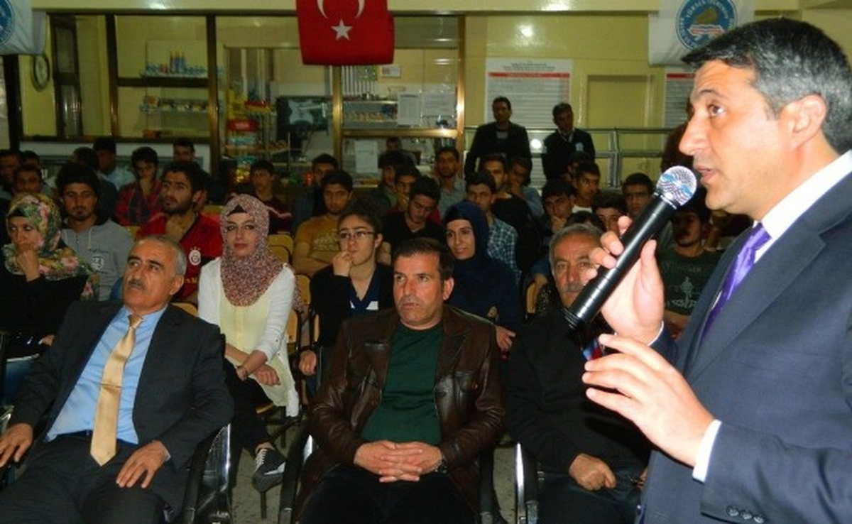 Tatvan\'da Üniversite Öğrencilerine Farkındalık Semineri