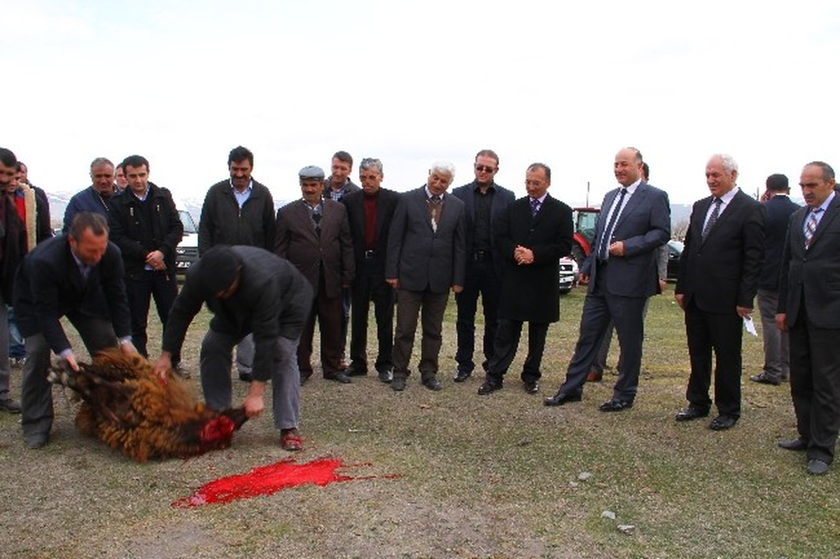 Vali Azizoğlu; Asfaltı Olmayan Köy Yolu Kalmayacak