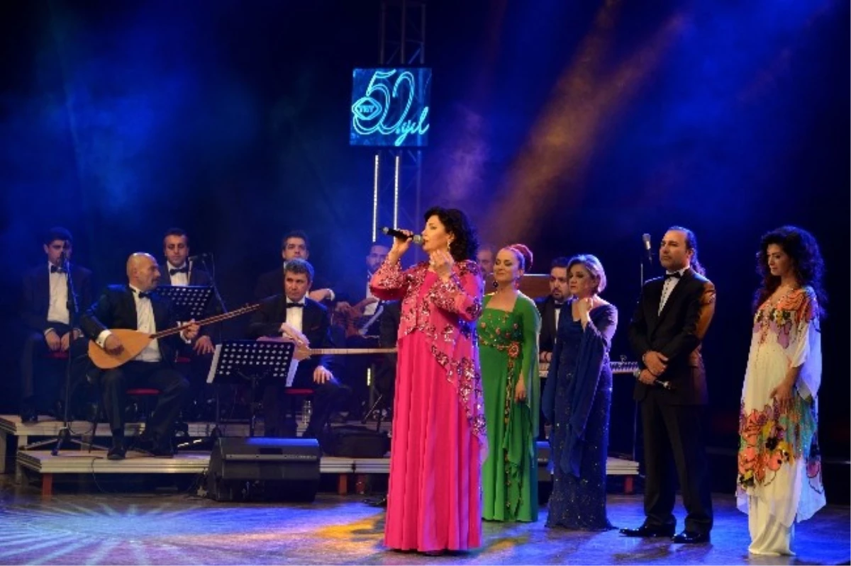 Vali Öztürk TRT 50\'nci Yıl Dönümü Konserine Katıldı