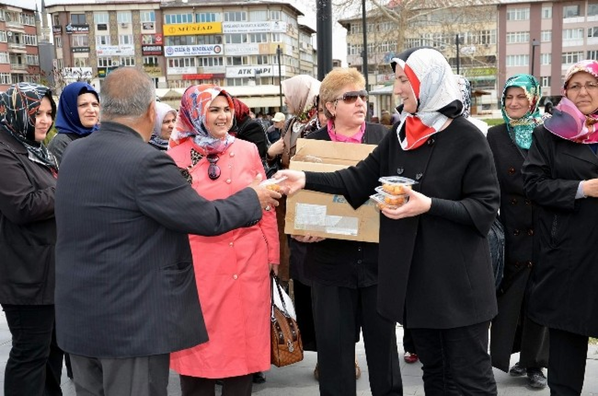 Ak Kadınlar Kutlu Doğum Haftasını Kutladı