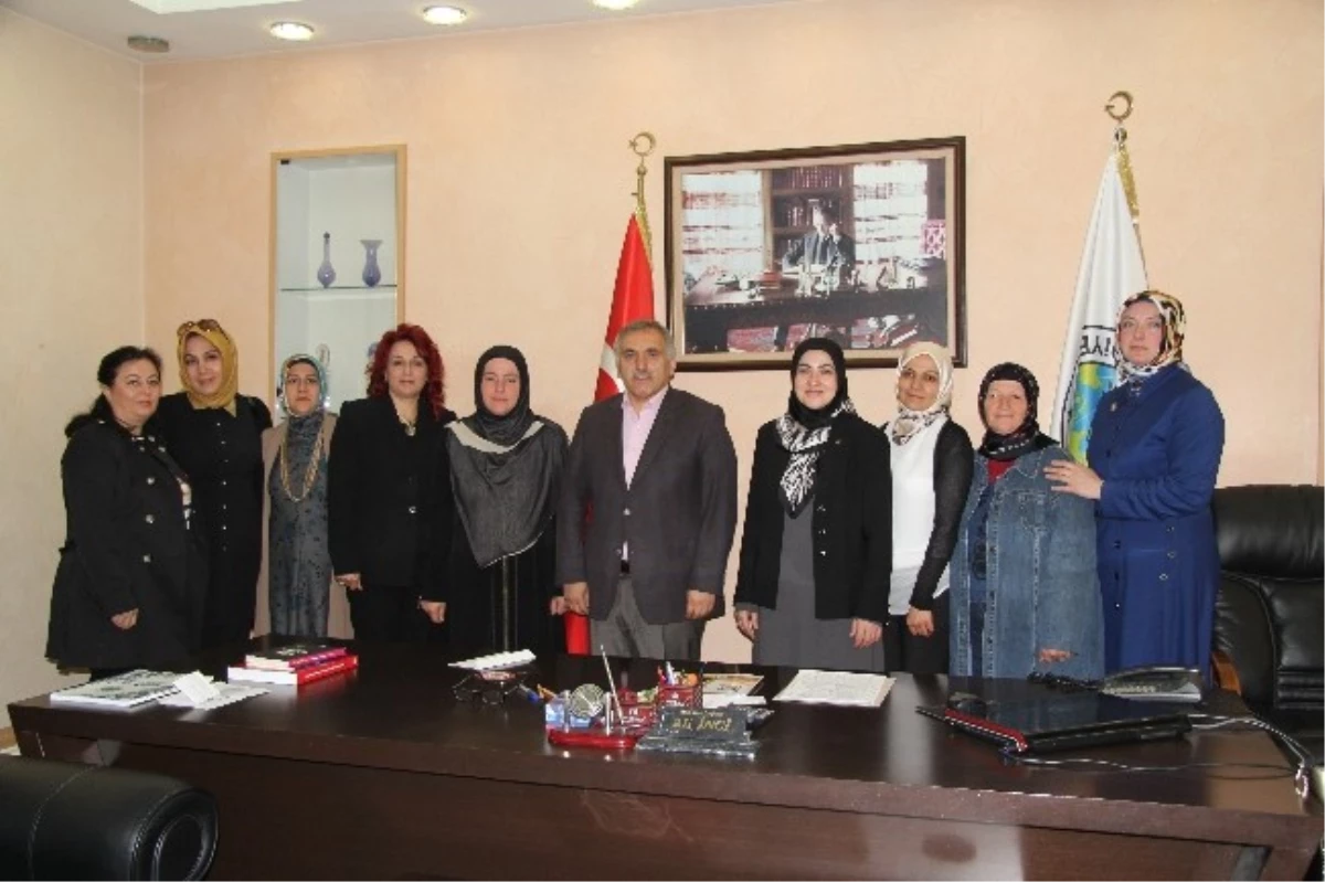 AK Parti Kadın Kollarından Başkan İnci\'ye Ziyaret
