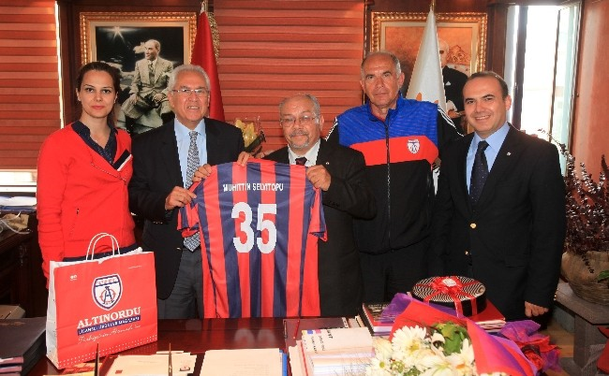 Altınordu\'dan Başkan Selvitopu\'na 35 Numaralı Forma